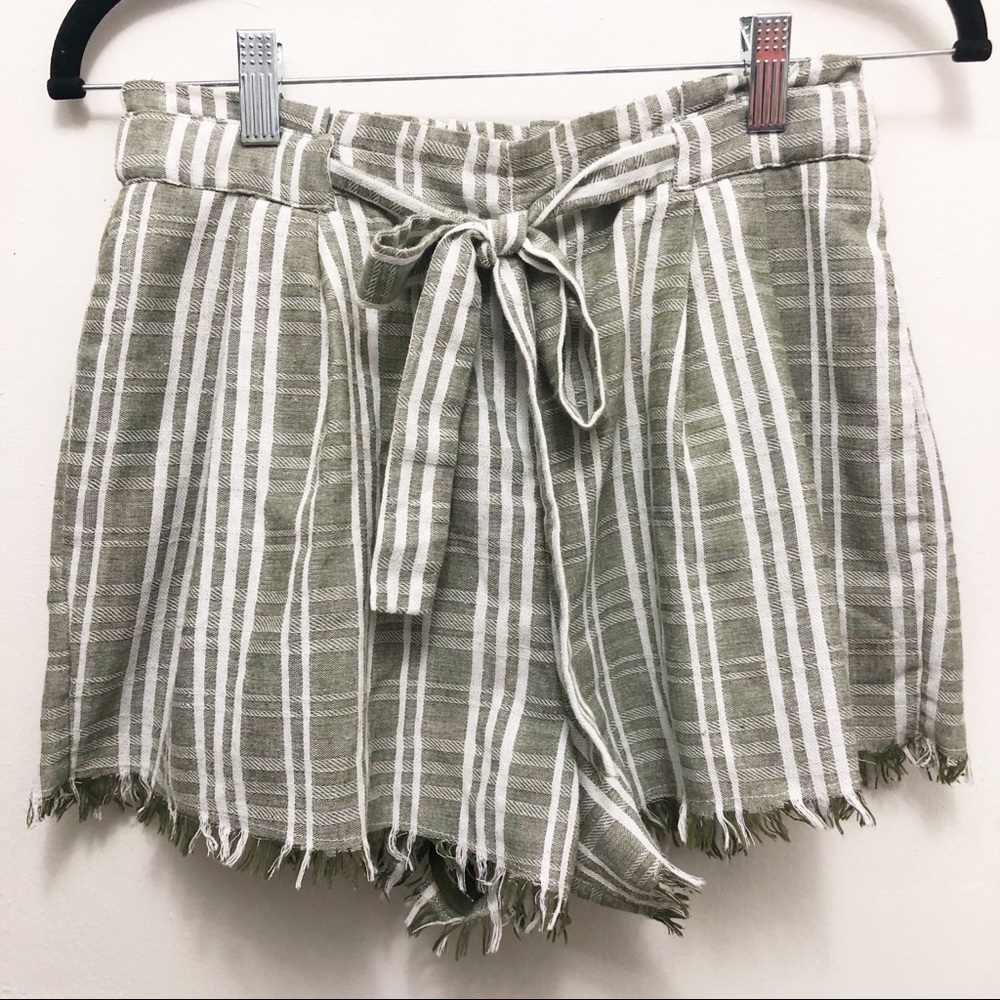 Umgee Frayed Hem Elastic Waist Shorts.